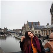 Insegnante di ripetizioni di inglese, livello C1/C2, con esperienza pregressa. Ottima pronuncia. Diploma di liceo linguistico, attualmente studentessa specializzanda